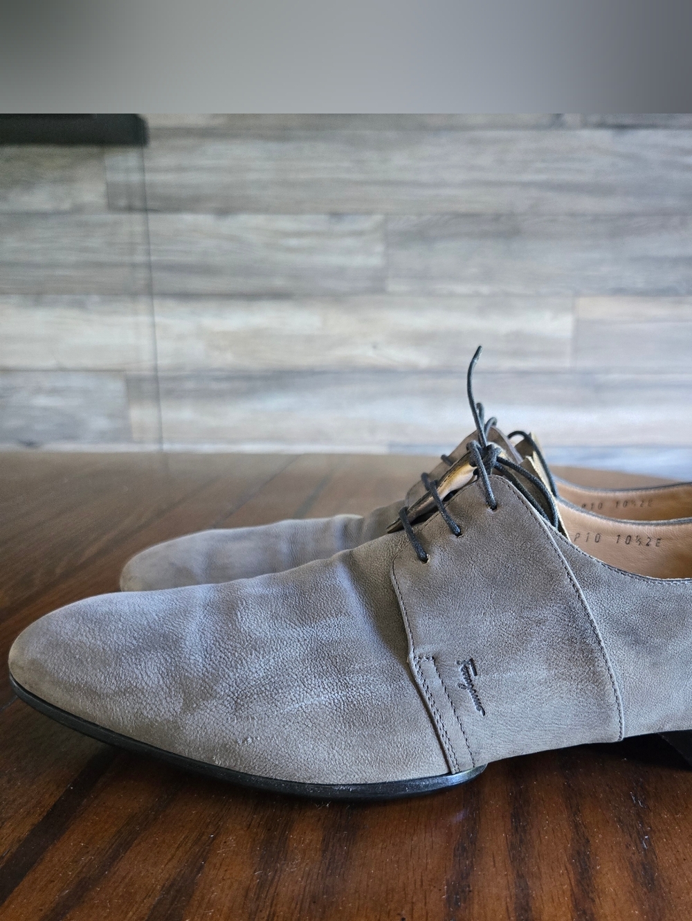 SALVATORE FERRAGAMO Gray Suede Lace-Up Dress Shoes 10.5 2E